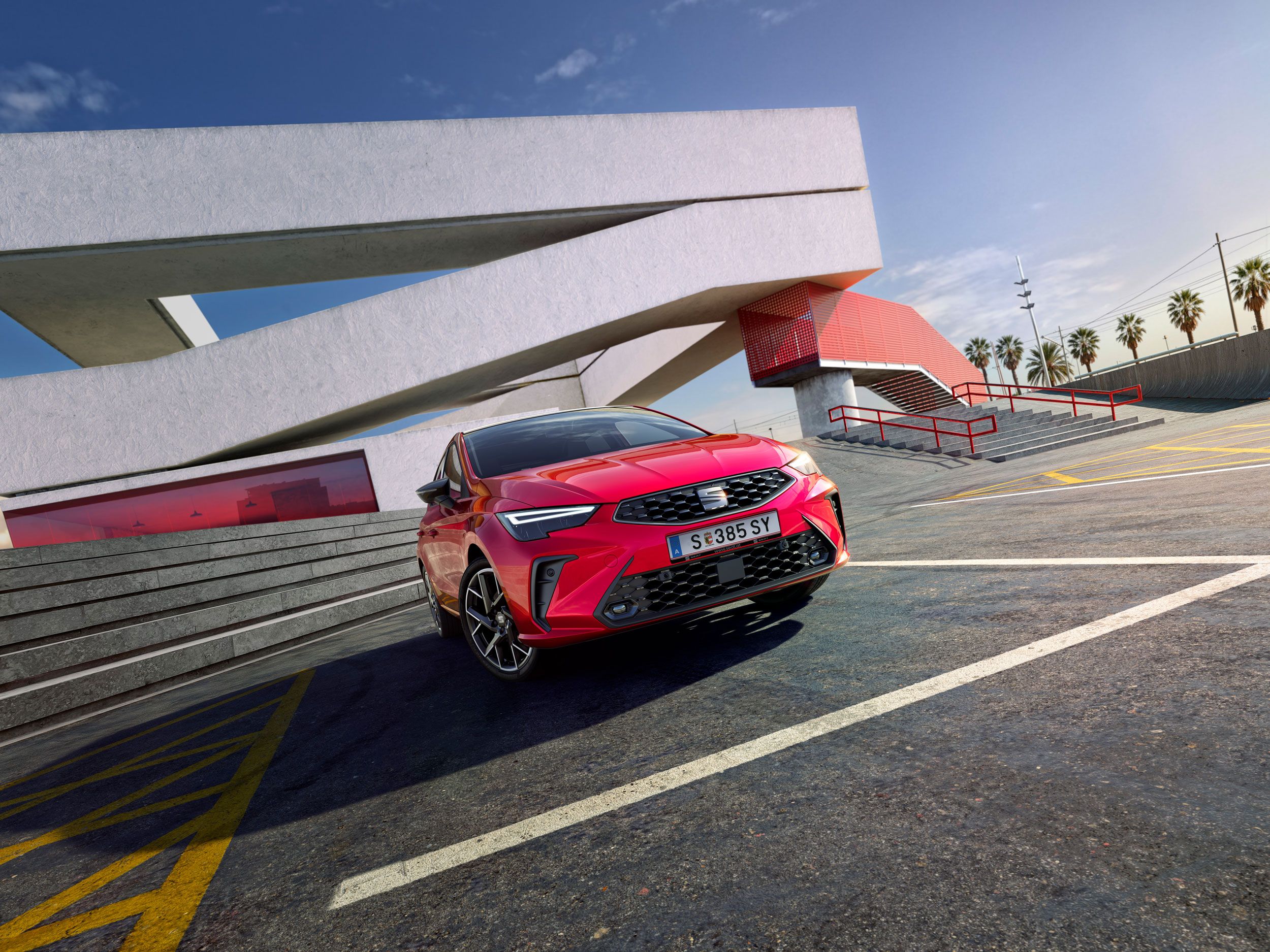 Gesamtansicht eines roten SEAT Ibiza 2025, im Freien geparkt