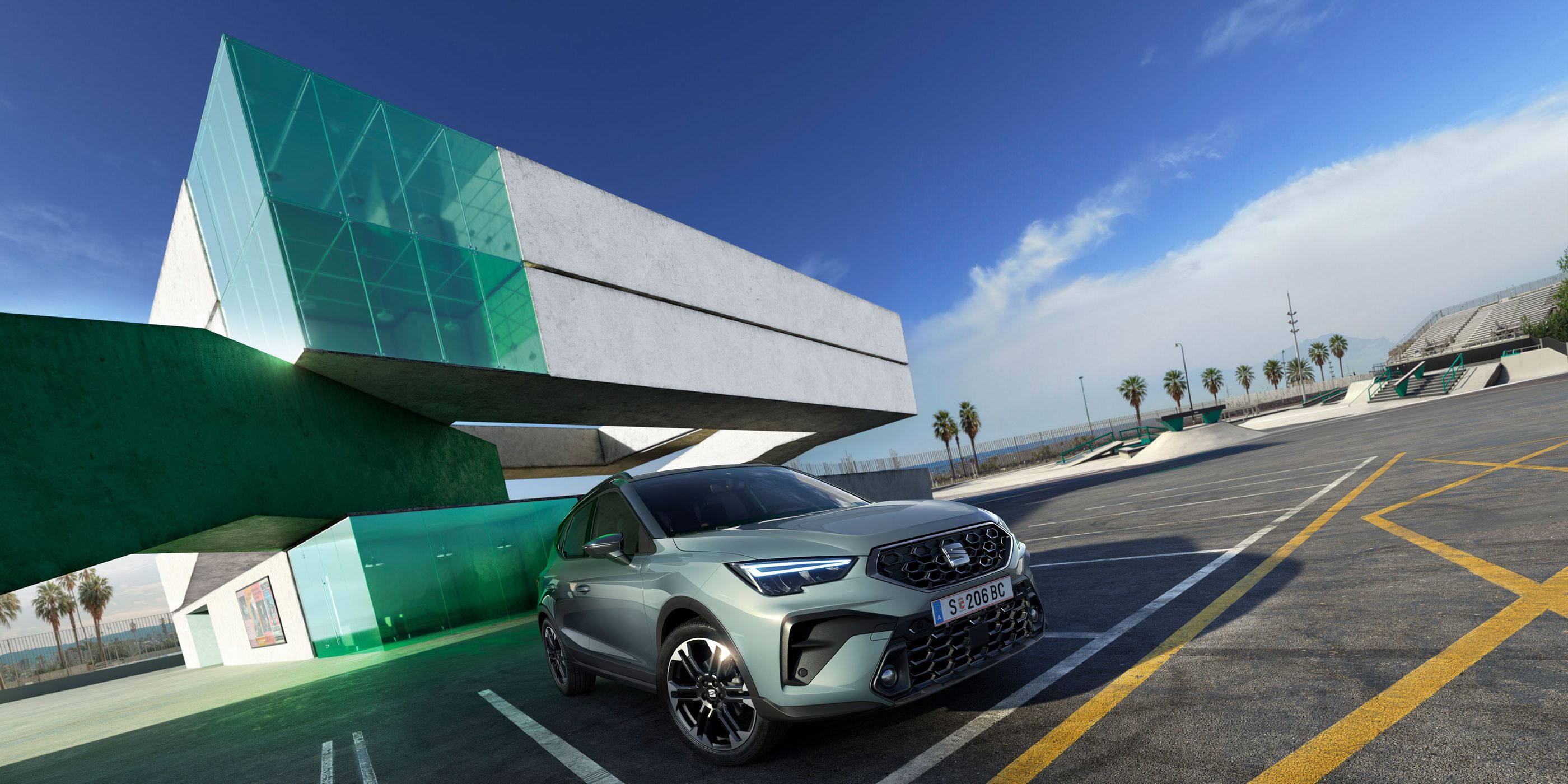 Gesamtansicht eines SEAT Arona 2025, im Freien geparkt.